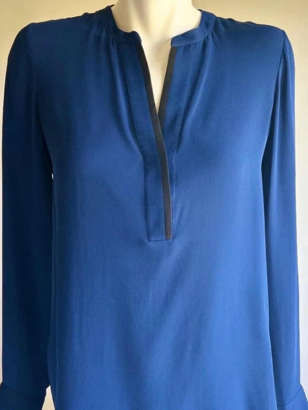 Vince Blue Black Polyester Long Sleeve Blouse size 8.